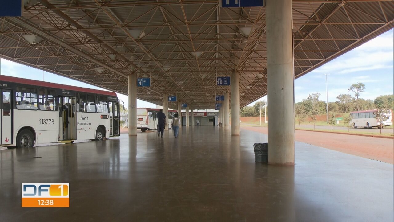 Passageiros reclamam que é difícil saber onde embarcar no Terminal da